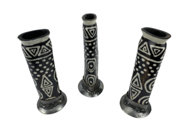 Knochenvase mit Batikmuster